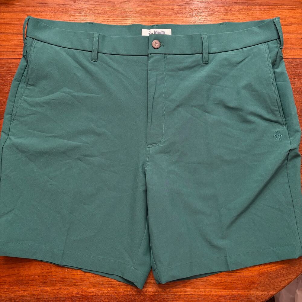 An Original Penguin men’s green golf chino shorts size 40